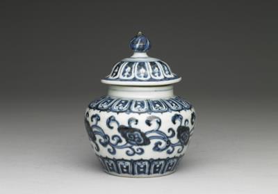 图片[2]-Covered jar with underglaze-blue decoration of fungus scrolls, Hsuan-te reign (1426-1435), Ming dynasty-China Archive